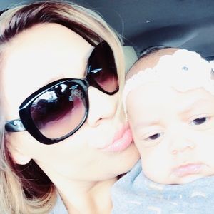 Meet your Posher, Mia r